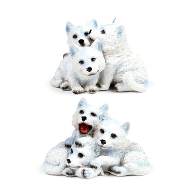 Trío de cachorros de lobo