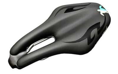 Isla Adamo Amo Saddle Surf, Sport