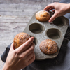 Stampo per muffin Berghoff Studio con 6 pirottini in silicone beige 32,5x19x4cm