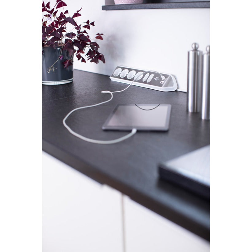 Brennenstuhl Estilo Corner Stop Contact 4 Time con USB Cargo FUNC