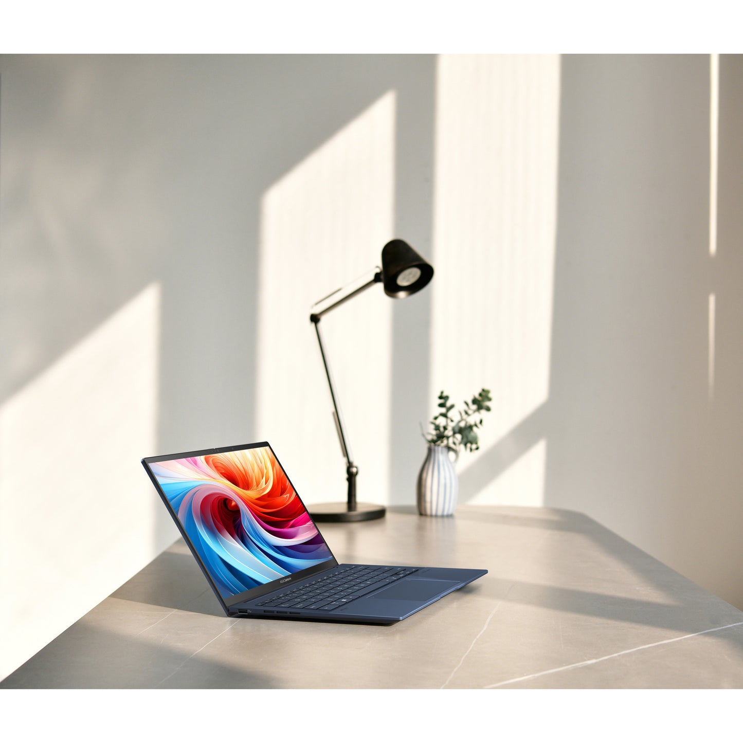 Laptop Asus ZenBook 14 OLED UX3405ca-QD012W 14 (Blu | Core Ultra 7 255h | Arc 140t | 32 GB | SSD da 1 TB)