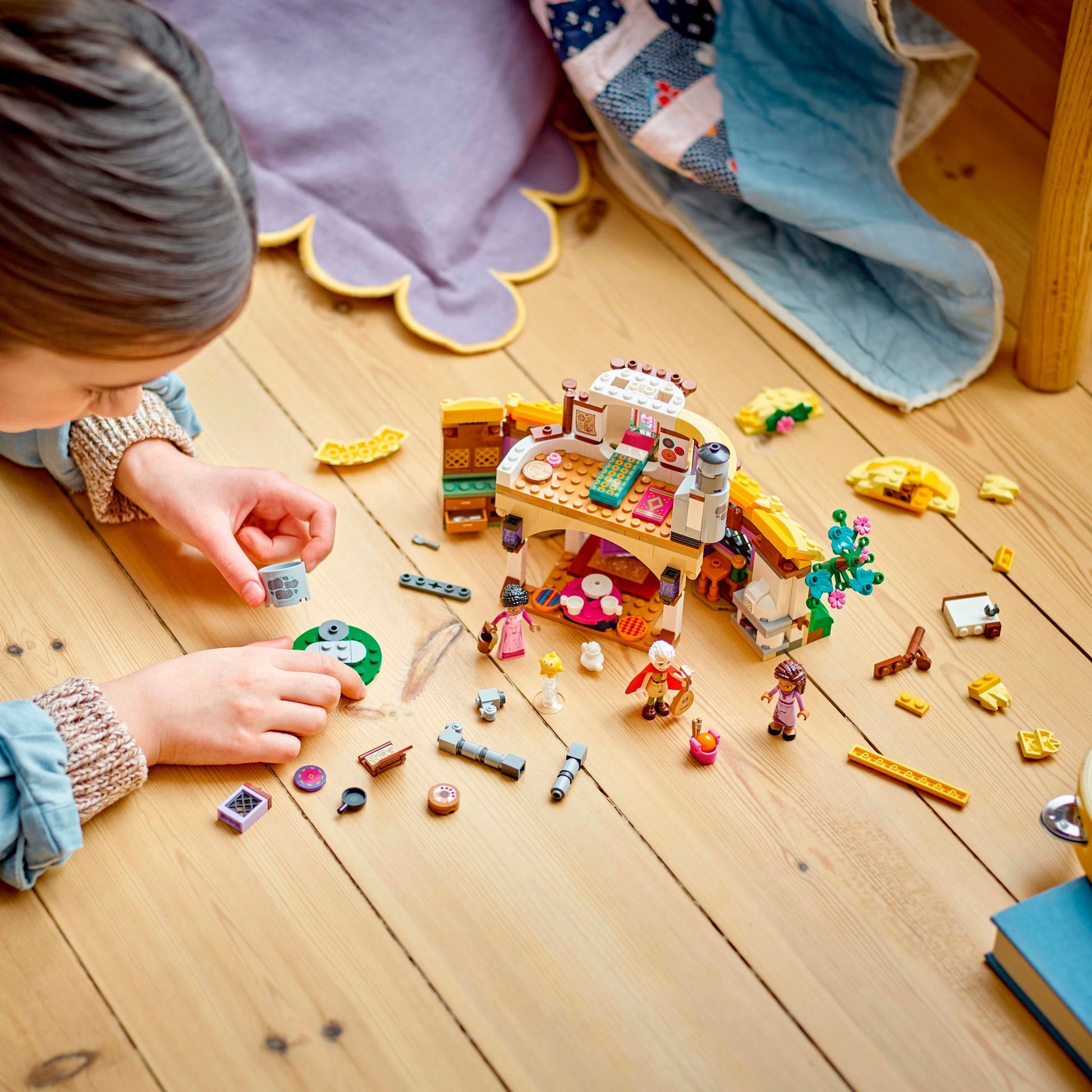 Lego Disney - Giocattolo da costruzione della casa di Asha (43231)