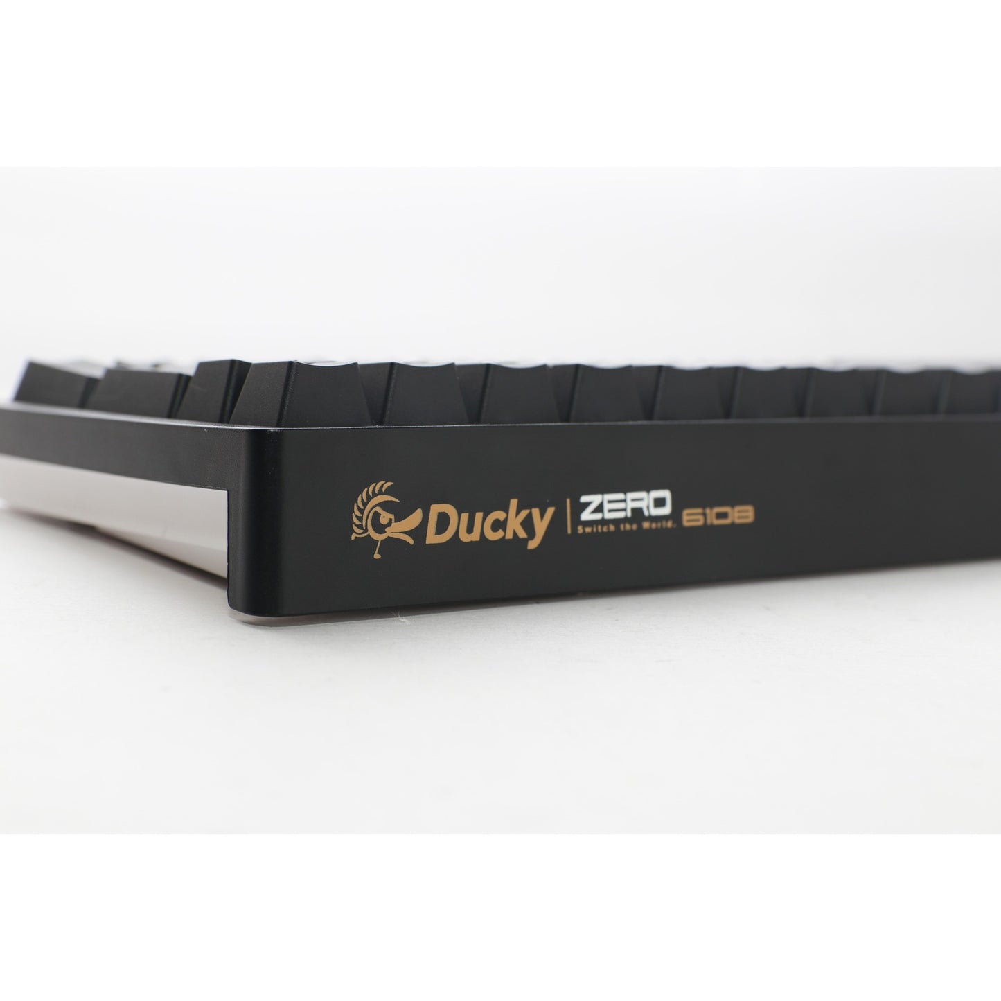 Ducky zero 6108 classic black rgb mechanisch gaming toetsenbord (zwart, us lay-out (qwerty), cherry mx2a blue, 100%, rgb leds, double-shot pbt, hot swap, 2.4ghz | bluetooth | usb-c)