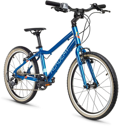 Bicicleta para niños de grado 4 de la academia.
