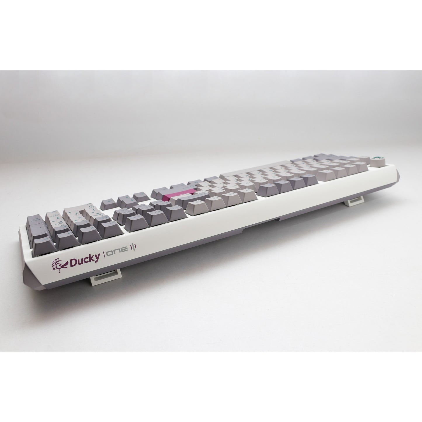 Ducky one 3 grigio nebbia, tastiera (grigio chiaro, layout us, rosso ciliegia mx, led rgb, pbt double-shot, hot-swapable, meccanica quack)