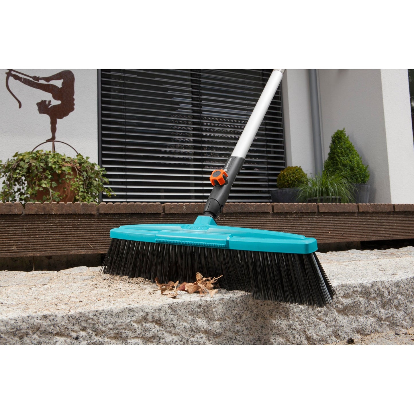 Gardena Combisystem Streinbesem con Schaper