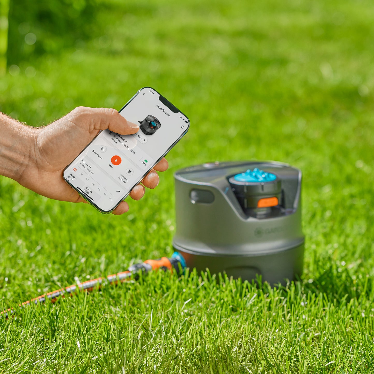 Aspersor Gardena Aquaprecise sobre el suelo