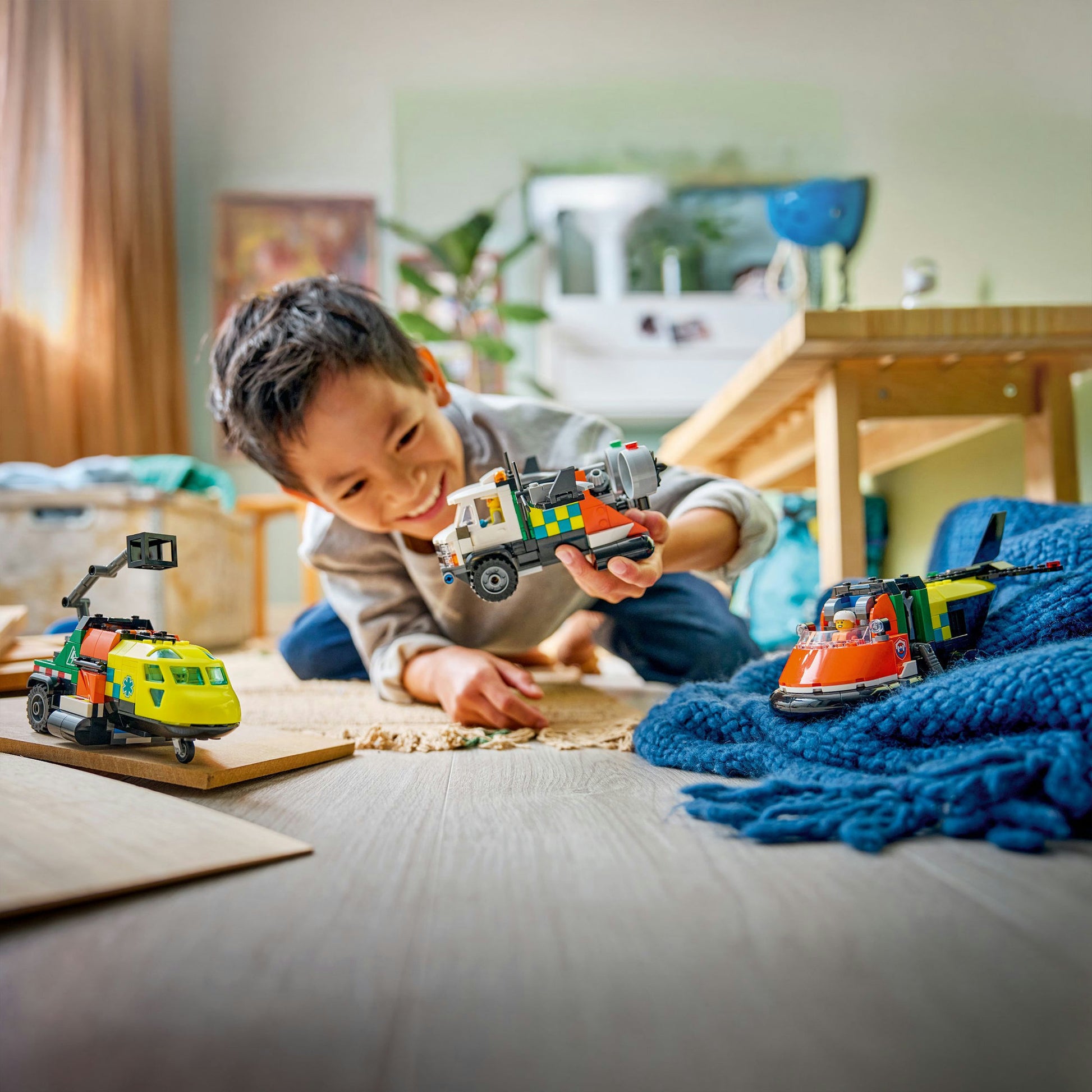 Remix di aereo, camion di servizio e hovercraft Lego City 60505