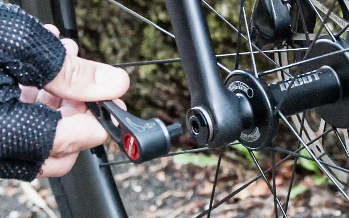 Dt swiss rws plug-in thru axle with quick-release lever for f 232 and f 535