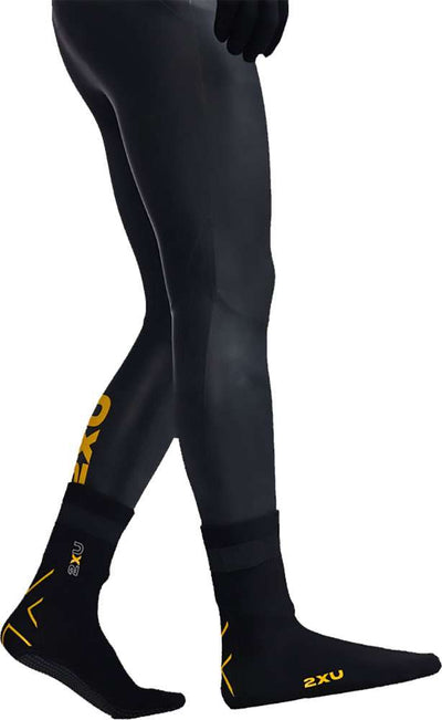 2xu spingono gli stivaletti in neoprene
