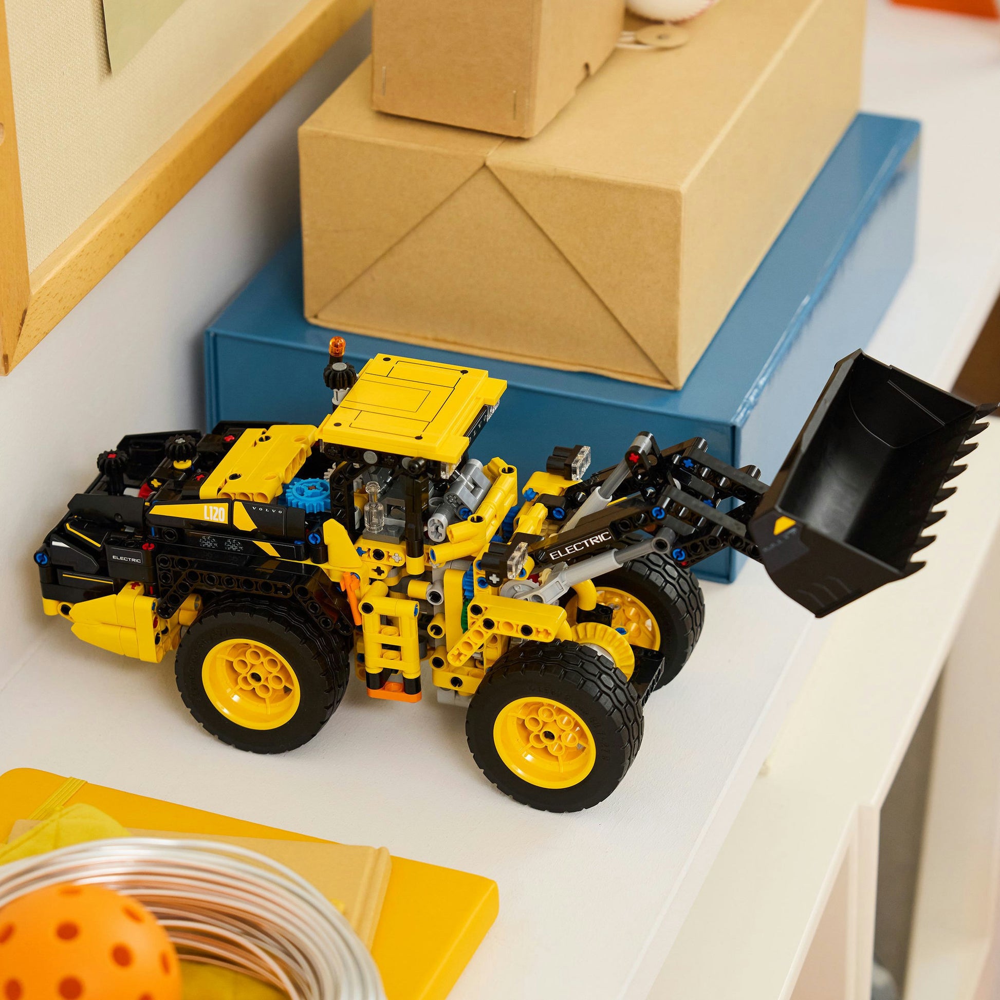 LEGO 42209 Technic Volvo L120 Electric Wheel Carler