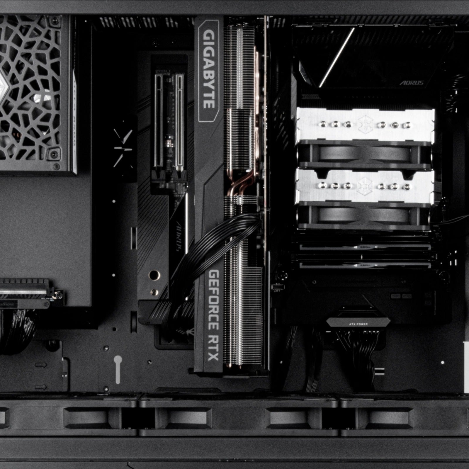 Silverstone alta f2 big tower behuizing (zwart | 4x usb-a | 1x usb-c | tempered glass)