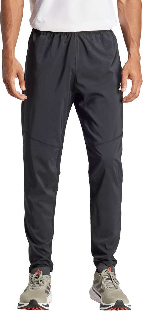 Adidas possiede i pantaloni da allenamento Run B