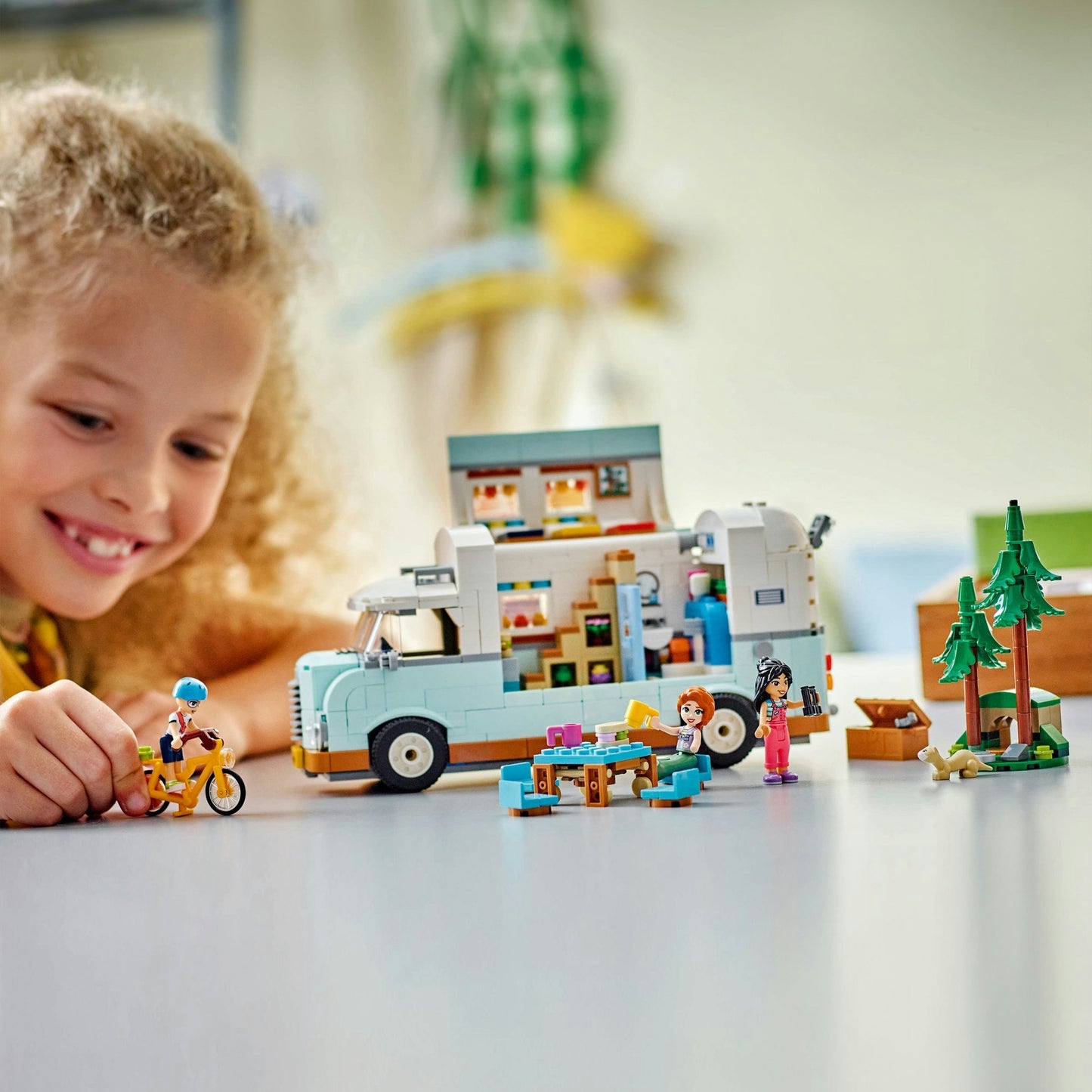 LEGO LEGO Friends 42663 Camper adventure with friends