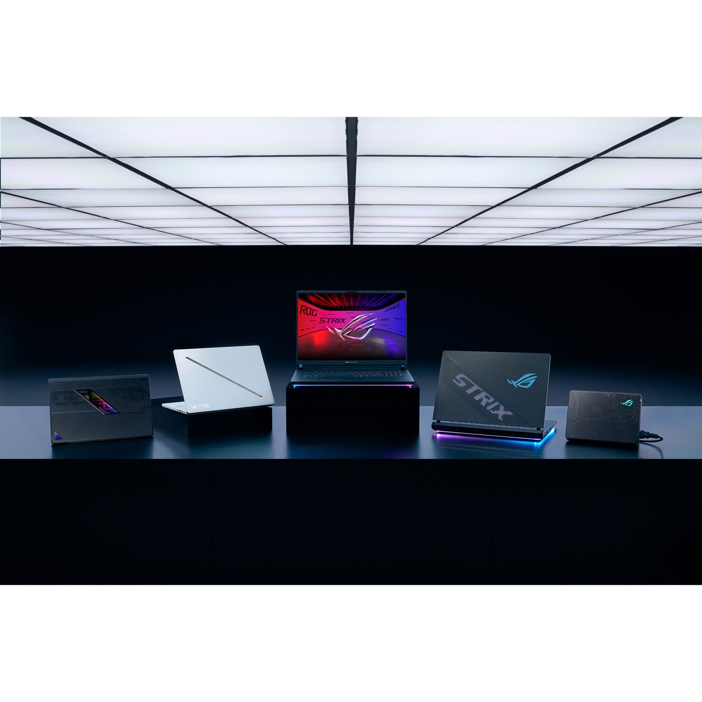 Asus Rog Zephyrus G14 Ga403up-QS001W 14 Copilot+ Laptop da gioco (Bianco | Ryzen 9 270 | RTX 5070 | 32 GB | SSD da 1 TB | OLED)
