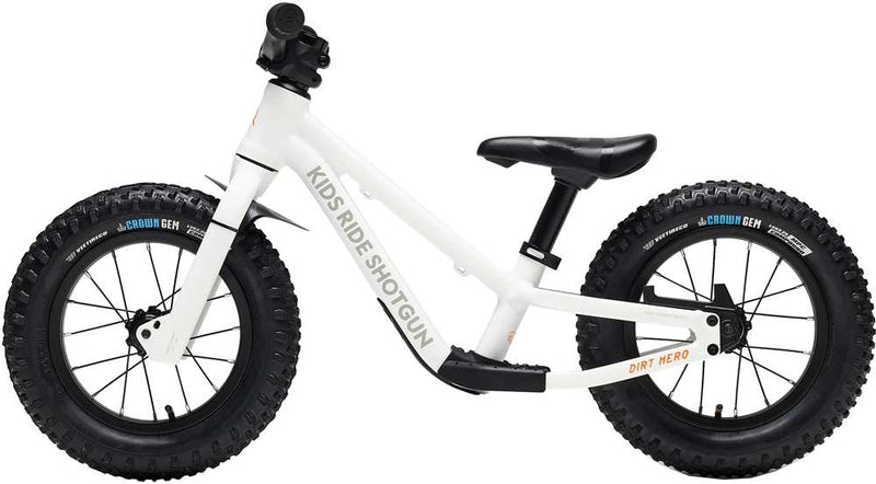 Los niños montan bicicleta de equilibrio Shotgun Dirt Hero 12