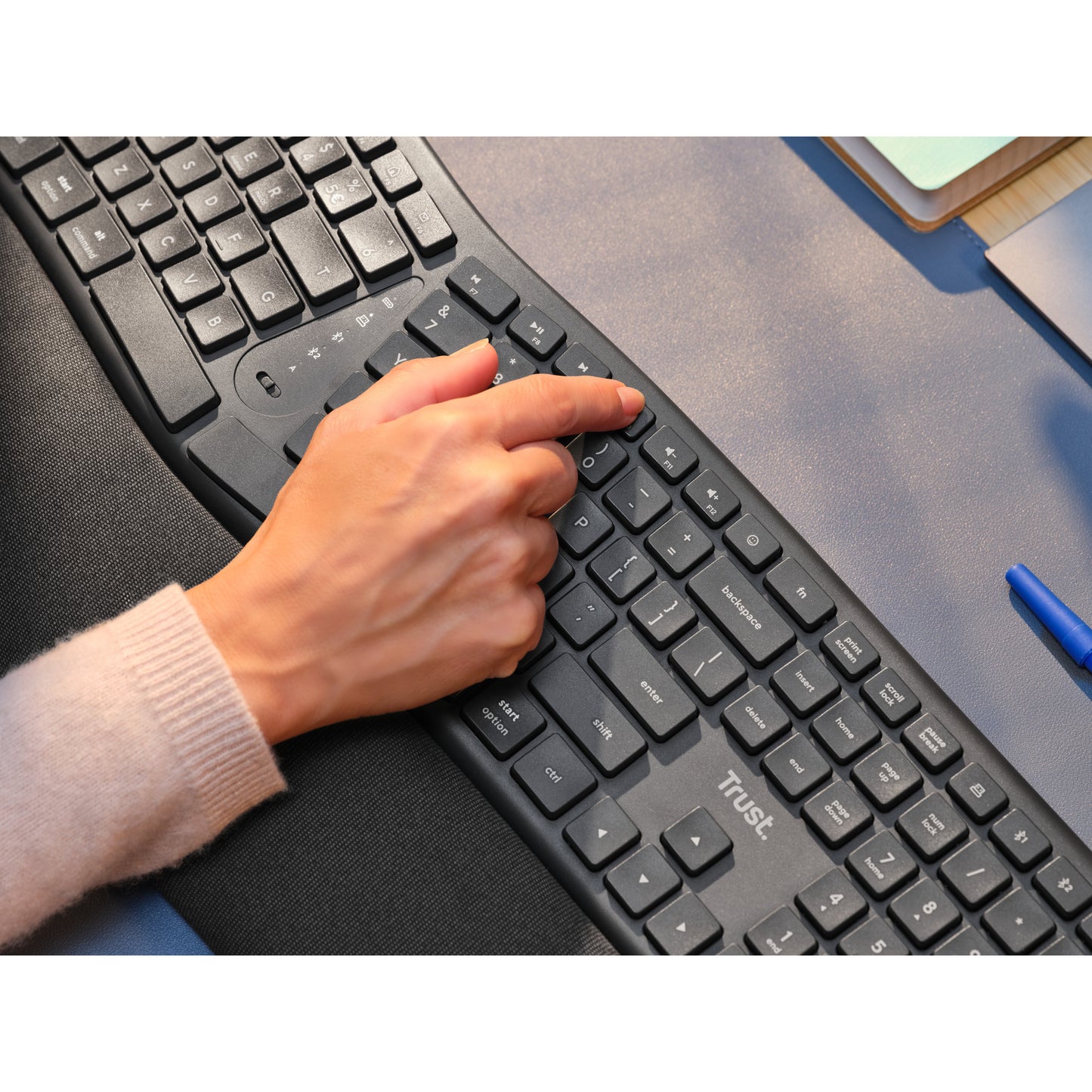 Teclado ergonómico inalámbrico Trust Keyra (negro, diseño EE. UU., Bluetooth 2.4G USB)