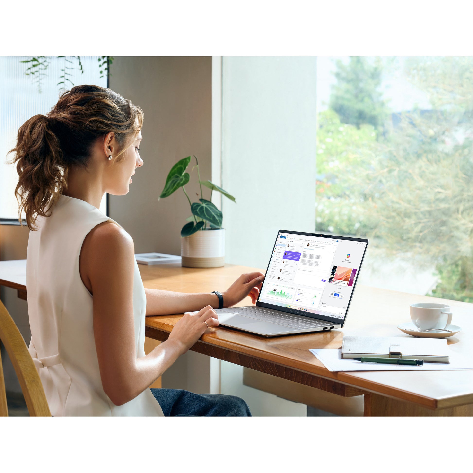 Asus VivoBook S 15 OLED S5507QA-MA006W 15.6 Copilot+ PC portatile (Argento | Snapdragon
