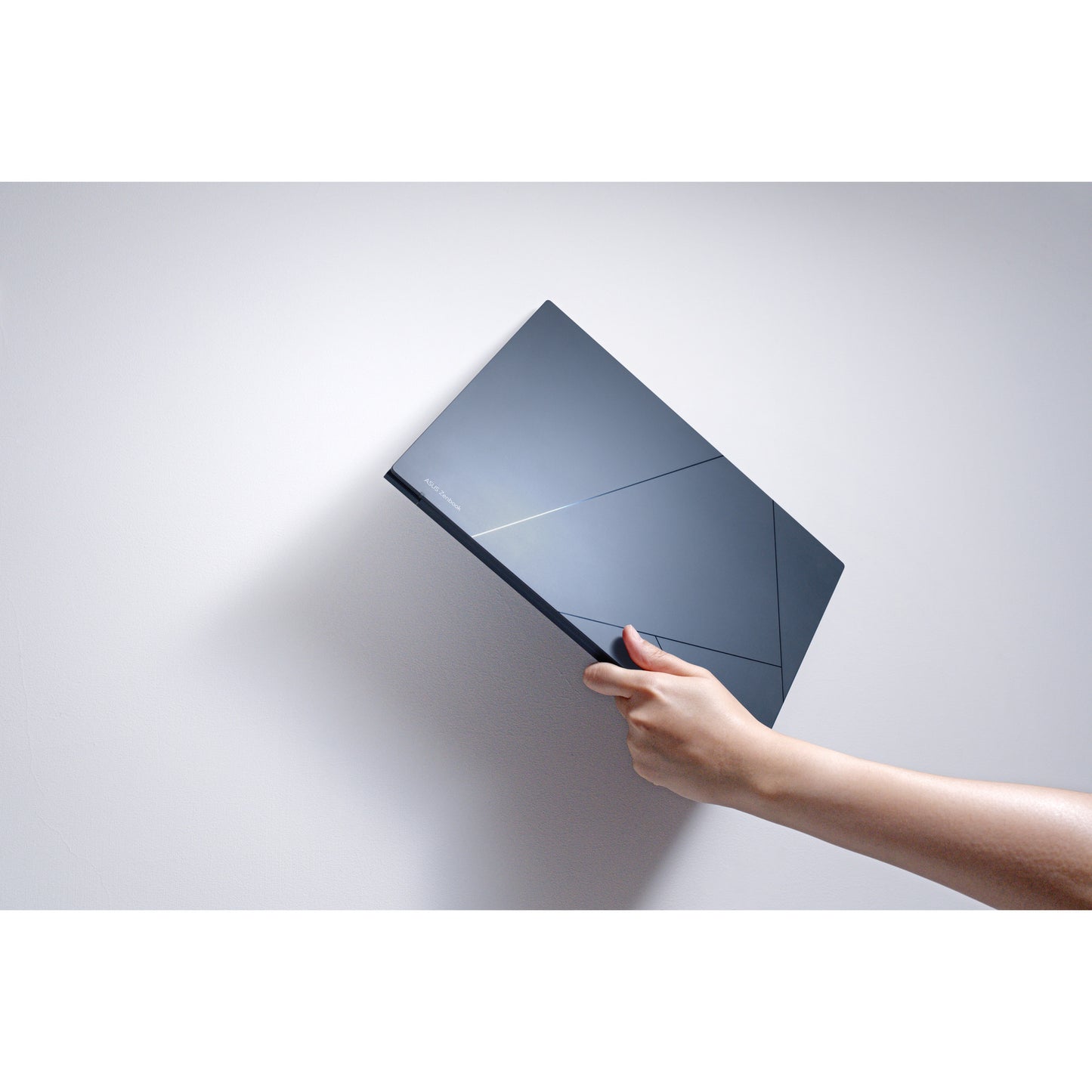 Laptop Asus ZenBook 14 OLED UX3405ca-qlnad7w 14 (blu | core ultra 9 285h | arc 140t | 32 GB | 1 TB SSD)