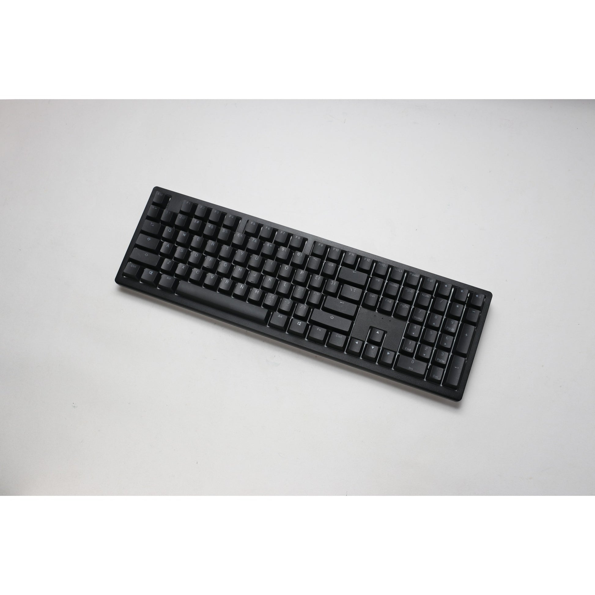 Ducky zero 6108 classic black rgb mechanisch gaming toetsenbord (zwart, us lay-out (qwerty), cherry mx2a red, 100%, rgb leds, double-shot pbt, hot swap, 2.4ghz | bluetooth | usb-c)