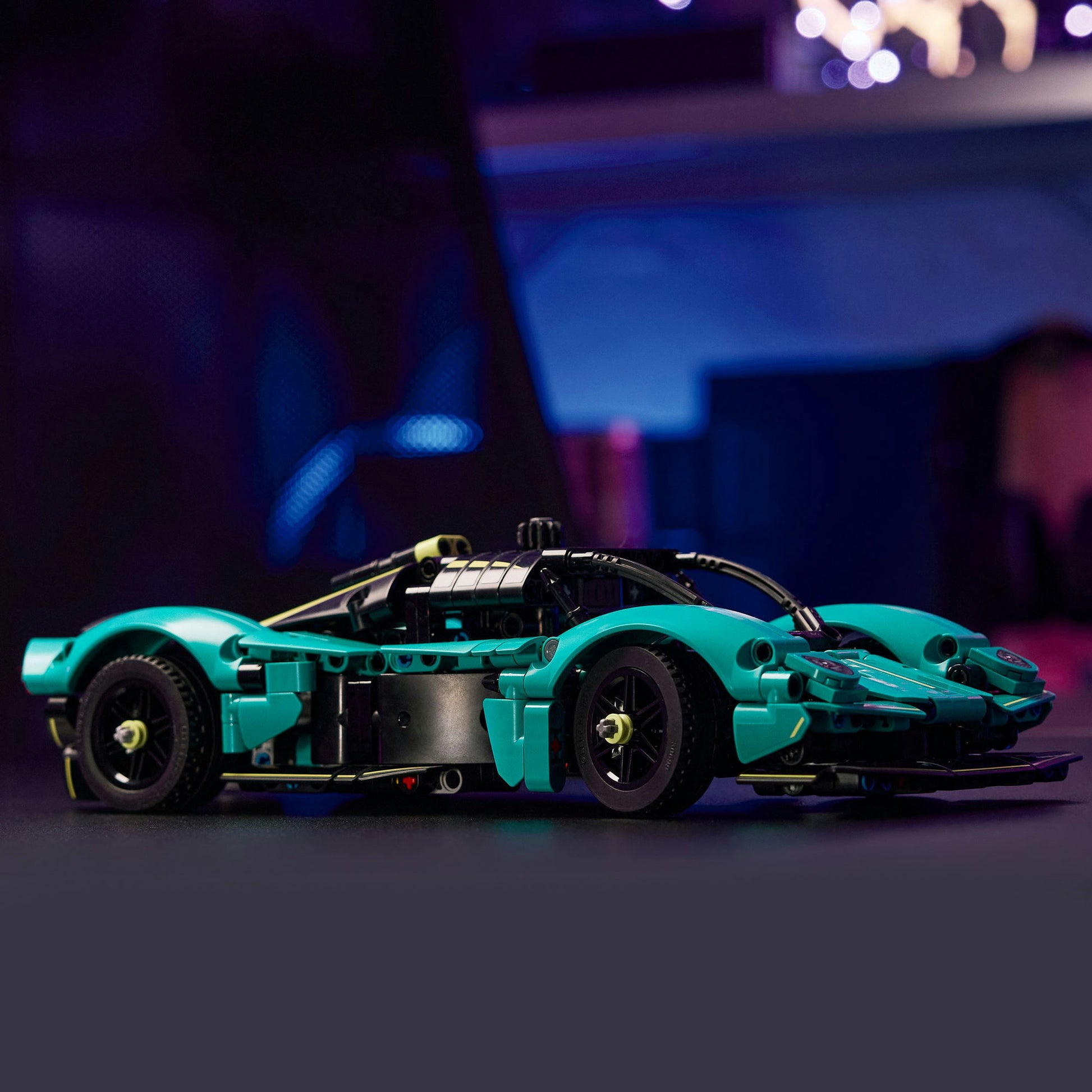 LEGO 42208 Technic Aston Martin Valkyrie