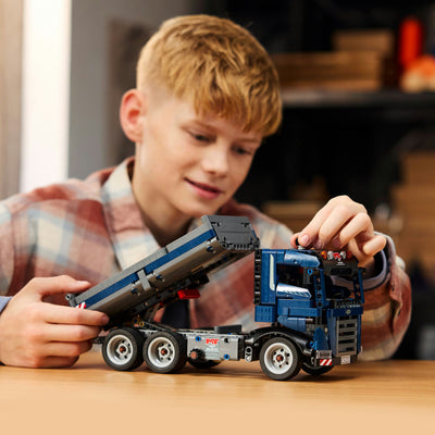 Camion Lego Technic 42203 con funzione di inclinazione