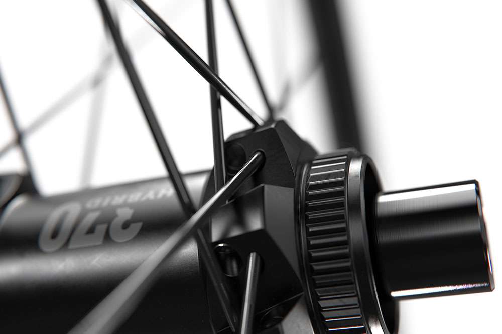 Rueda delantera dt swiss hu 1900 spline® 29 25mm cl boost