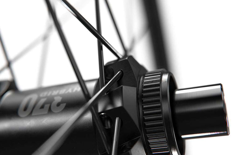 Dt swiss hu 1900 spline® 29 25mm cl boost front wheel