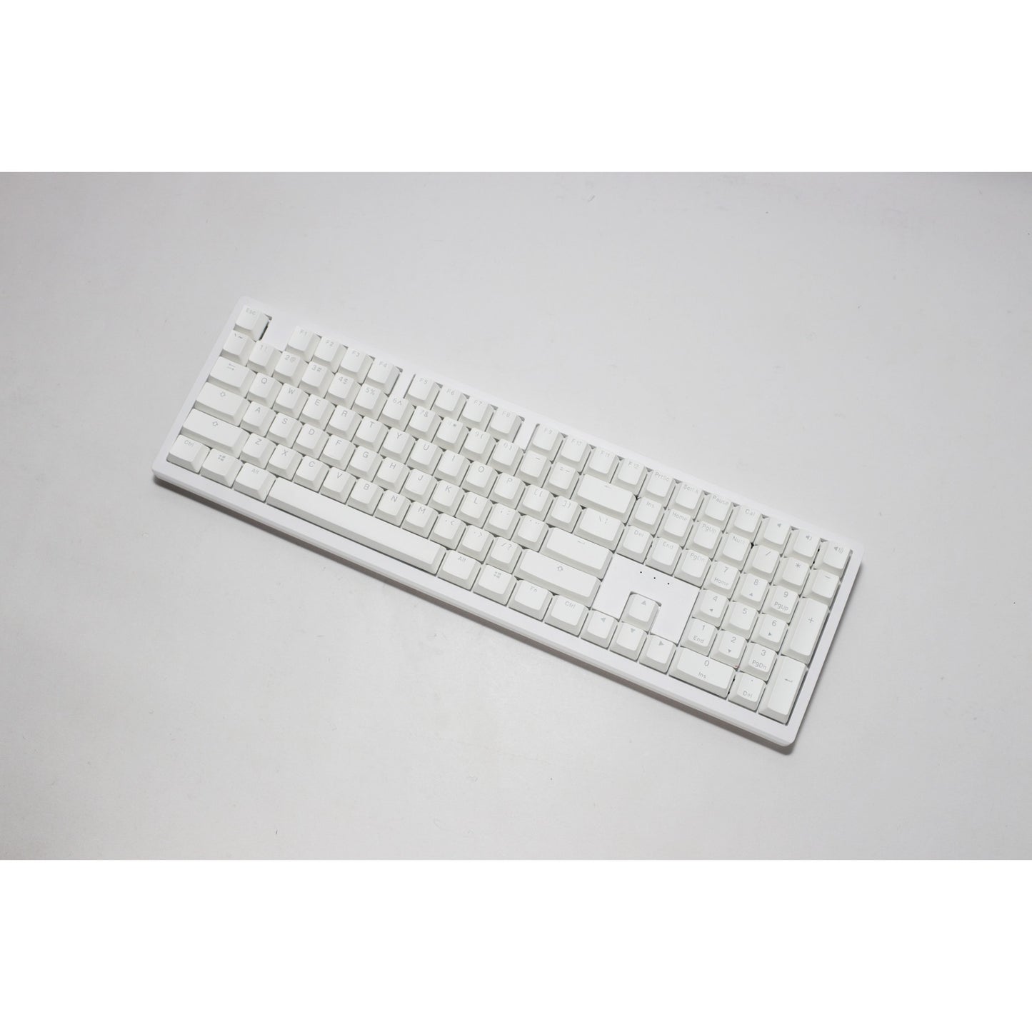 Ducky zero 6108 pure white rgb mechanisch gaming toetsenbord (wit, us lay-out (qwerty), cherry mx2a speed silver, 100%, rgb leds, double-shot pbt, hot swap, 2.4ghz | bluetooth | usb-c)