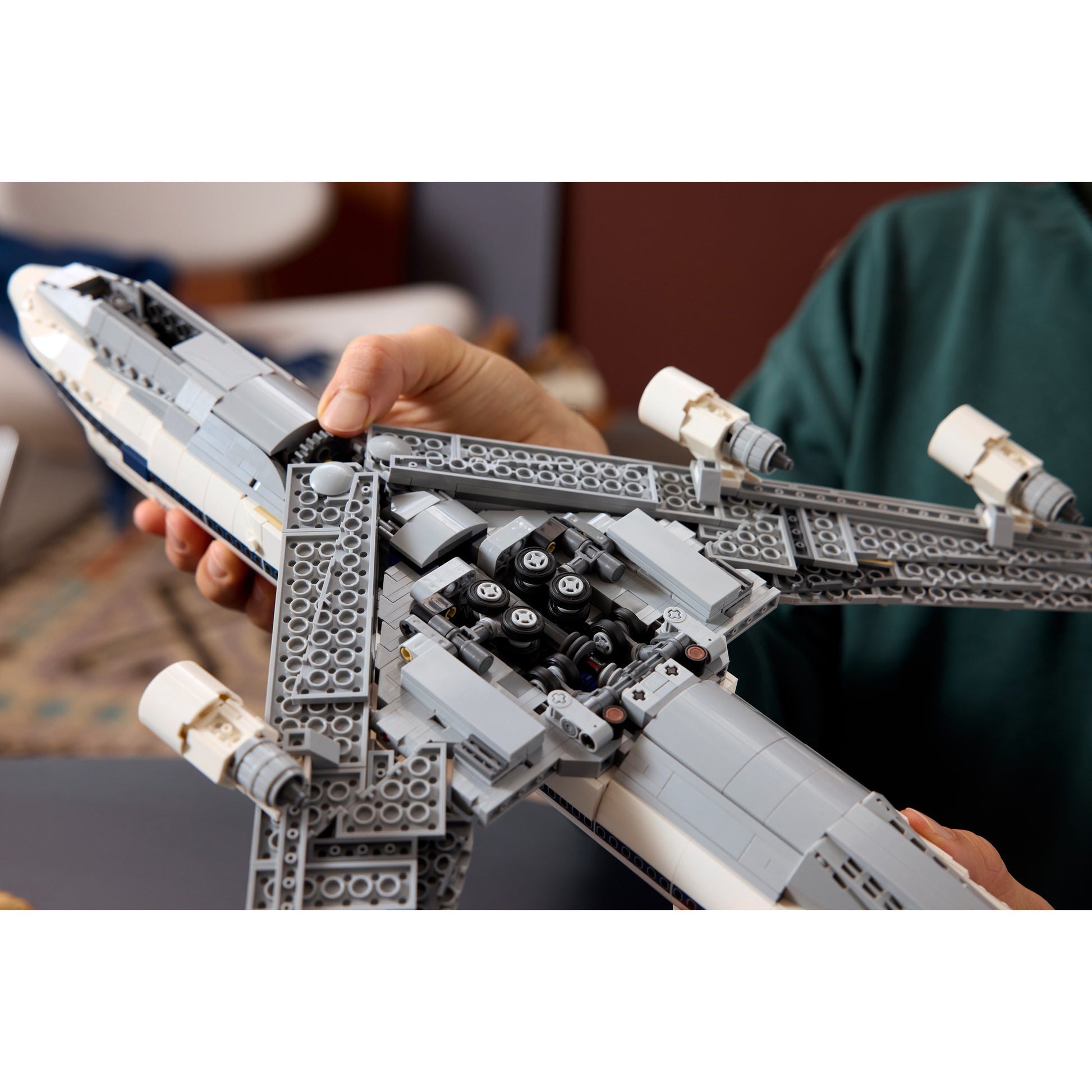 Icone Lego - Giocattolo per la costruzione di aerei da trasporto navetta (10360)