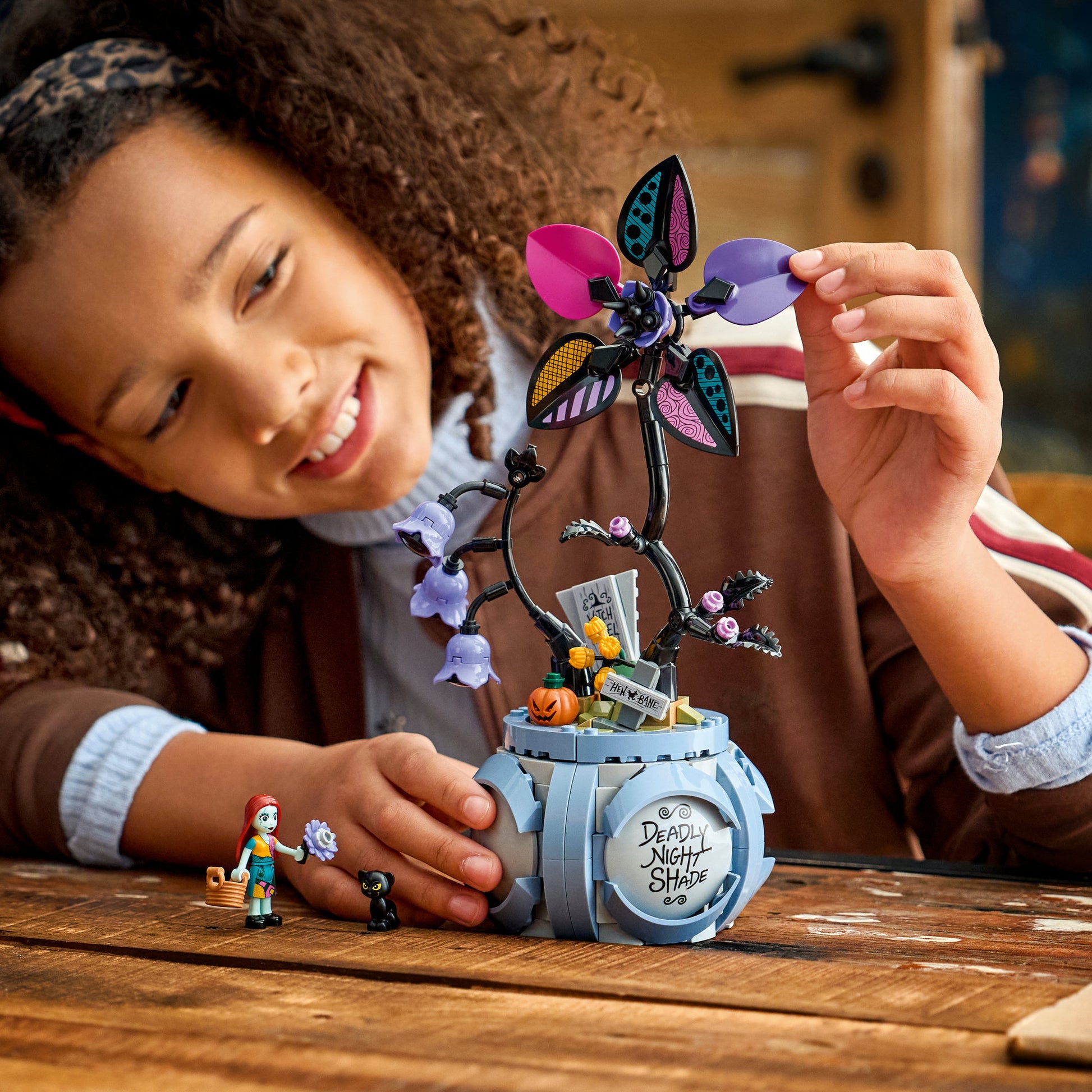 Lego Disney 43288 Il vaso da fiori di Sally