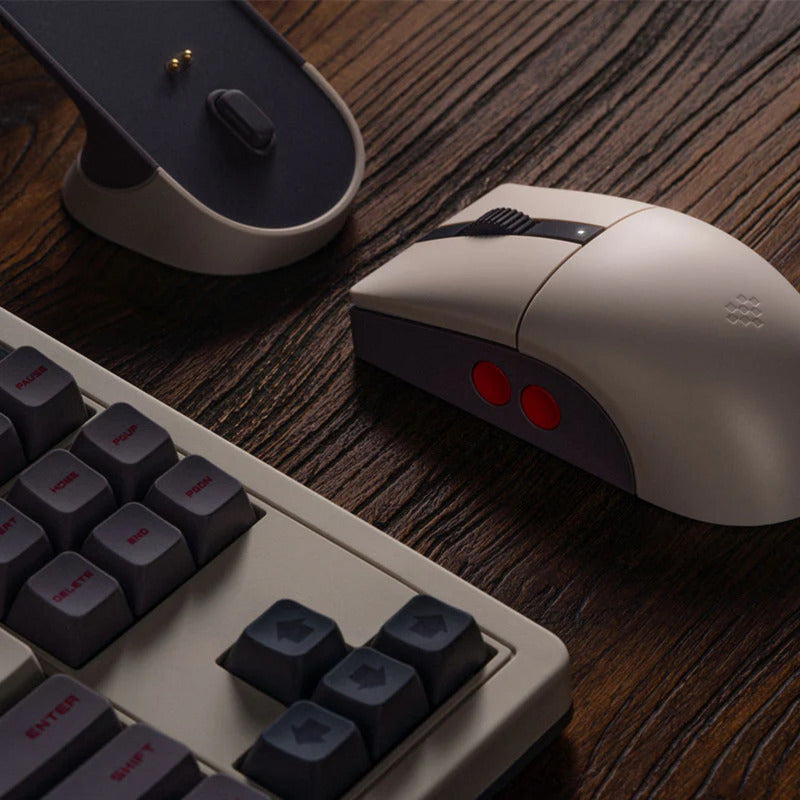 Ratón 8bitdo retro r8 - edición n (gris rojo, 50 - 26000 ppp, Bluetooth USB-C 2,4 GHz)