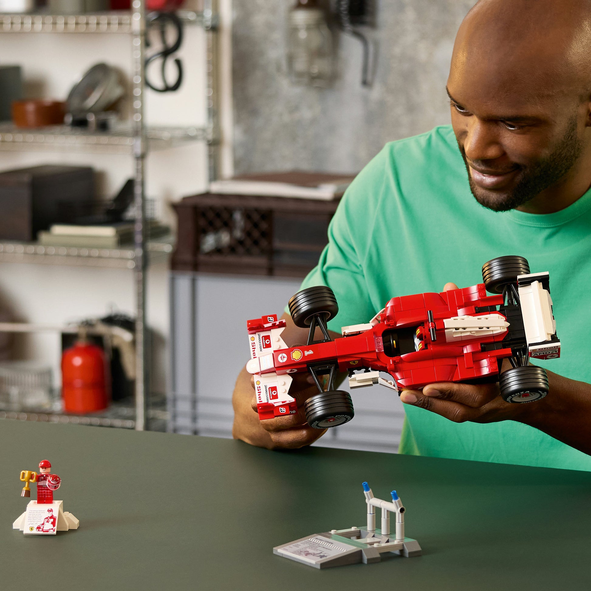 Lego icons - ferrari f2004 en michael schumacher constructiespeelgoed (11375, retail)