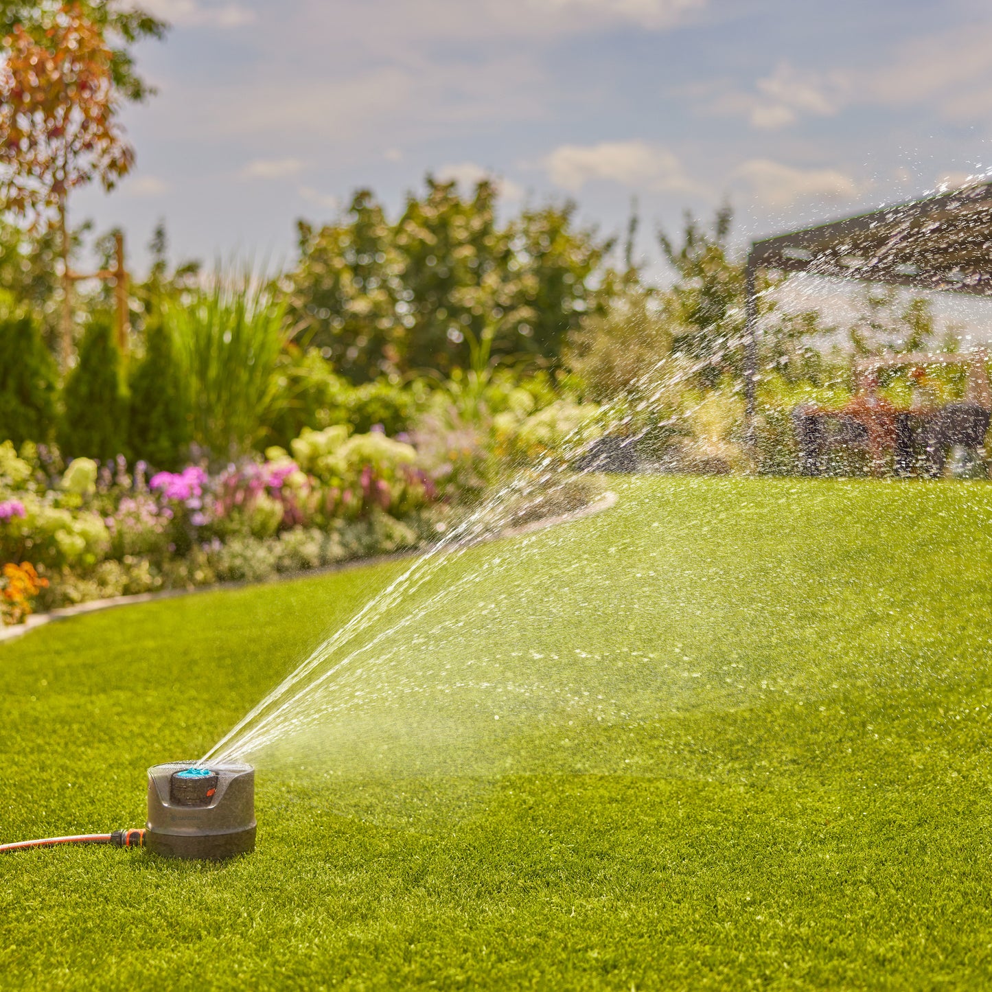 Aspersor Gardena Aquaprecise sobre el suelo