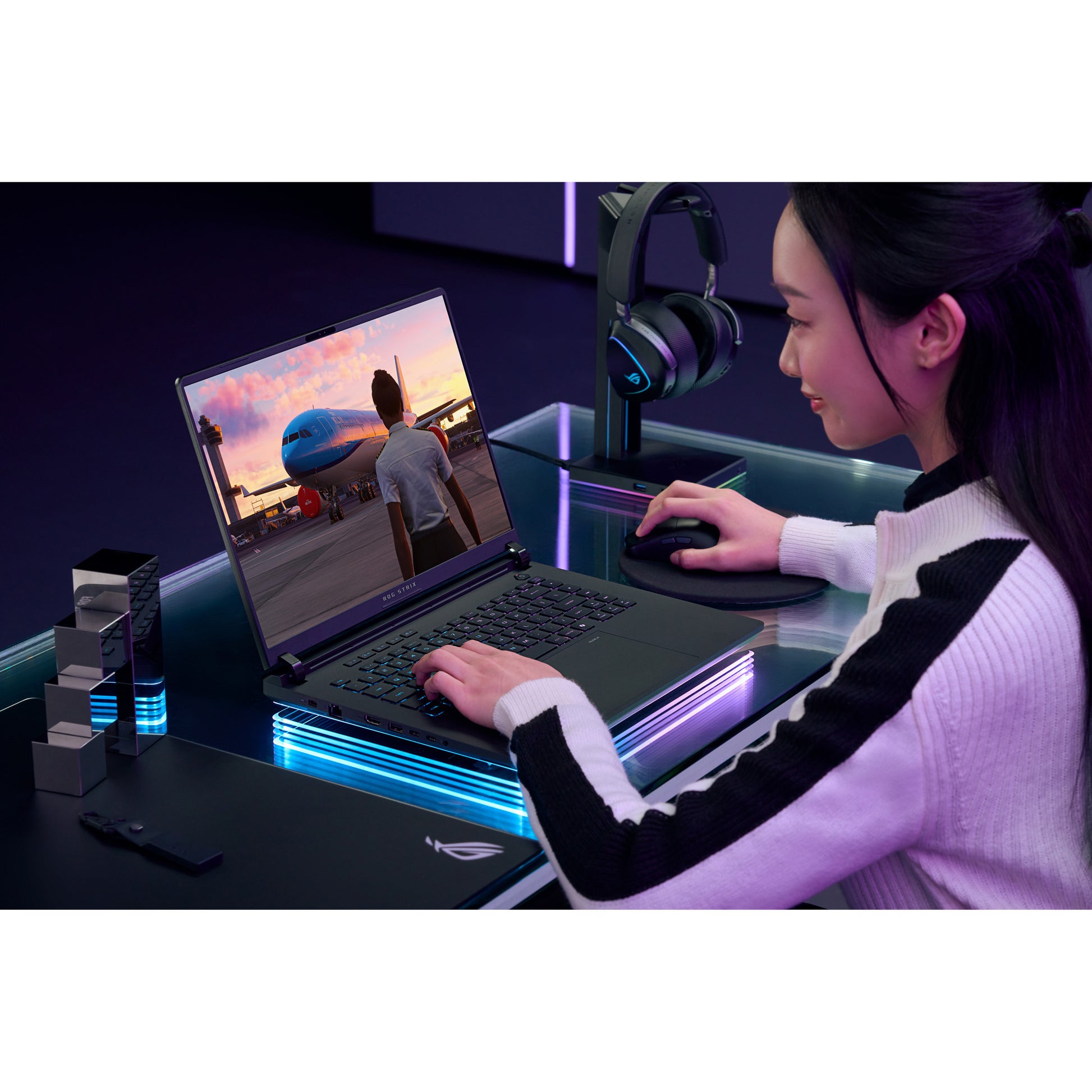 Asus ROG Strix Scar 18 G835LX-SA012W 18 laptop da gioco (Nero | Core Ultra 9 275HX | RTX 5090 | 64 GB | SSD da 4 TB | 240 Hz)