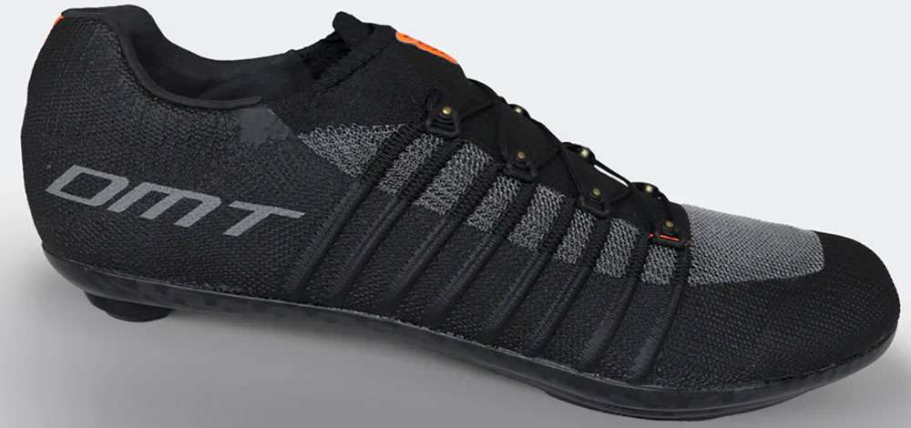 Le scarpe da bici da strada super leggere di Dmt Pogi