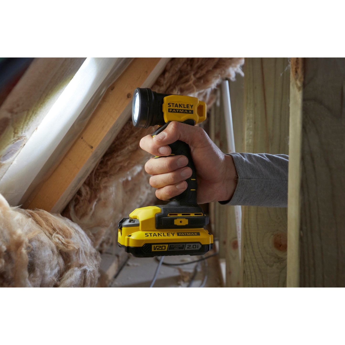 Stanley FATMAX V20 18V Lampada LED con testa orientabile