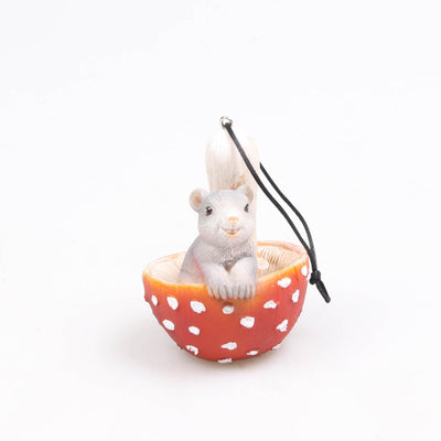 Season inspired decoration statue mouse in mushroom 6x6x8cm