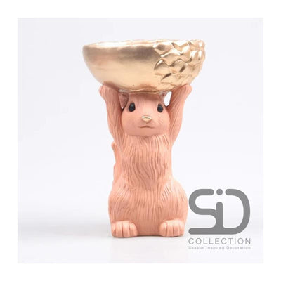 Season inspired decoration statue of squirrel with box 14x22.5cm beige