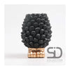 Season inspired decoration vaas dennenappel op voet 16cm zwart