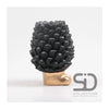 Season inspired decoration vaas dennenappel op voet 16cm zwart