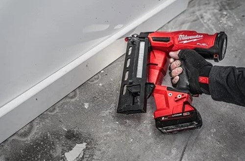 Milwaukee m18 fn16ga-202x | m18 carburante calibro 16 graffatrice di finitura | 32-63mm| 18v| Batteria agli ioni di litio da 2,0 Ah - 4933478092