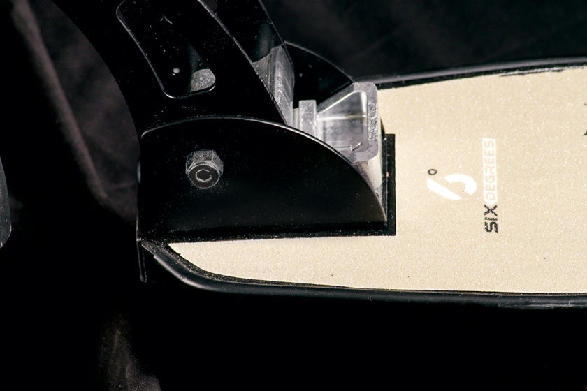 Sei gradi a 2 ruote a 2 ruote con pneumatici per pneumatici nero oro nero