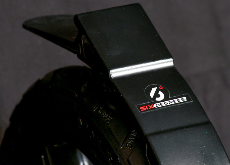 Sei gradi a 2 ruote a 2 ruote con pneumatici per pneumatici nero oro nero