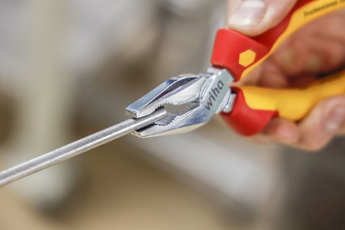 Pinza universale Wiha elettrica professionale con Dynamicjoint® e optigrip con tagliente extra lungo | 160 mm - 27328 - 27328