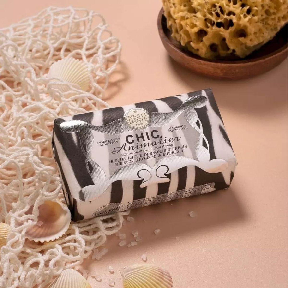 Nesti Dante Nesti Dante Chic Animalier Hibiscus, Baobab Milk Freesia Soap 250GR.