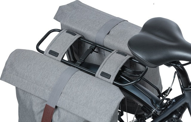 Basil City dubbele fietstas grijs, waterafstotend, geschikt voor e-bikes, reflecterend, 28-32L