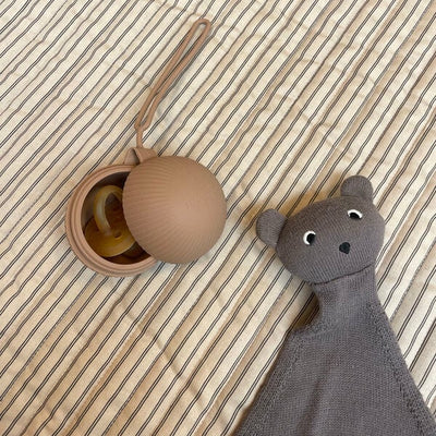 Malto al cioccolato di nuuroo Camille Pacifier Box